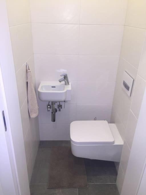 וינה New Apartment - 10 Min Downtown מראה חיצוני תמונה
